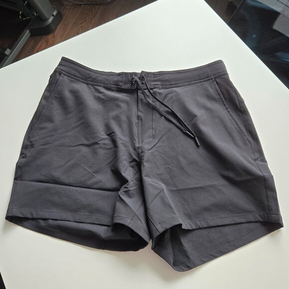 Ten Thousand Foundation Short - 5" No Liner - L - Black